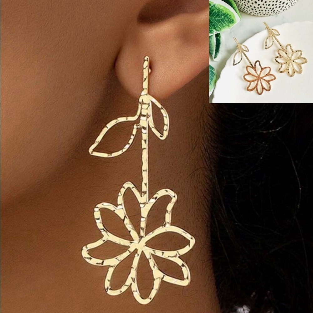 2/$30🌵 Gold Hammered Metal Flower Earrings Upside Down Garden Bohemian Gift NEW